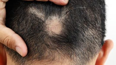 <p><strong>تفسير حلم فراغات في الشعر: معنى عميق يكشف عن مشاعر داخلية وتحديات شخصية</strong></p> 6 تفسير حلم فراغات في الشعر